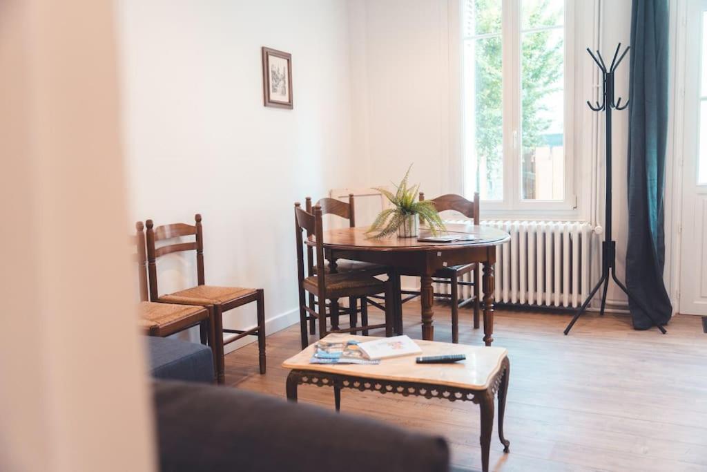 L'Etape - La Maison Des Amis Tours Bagian luar foto